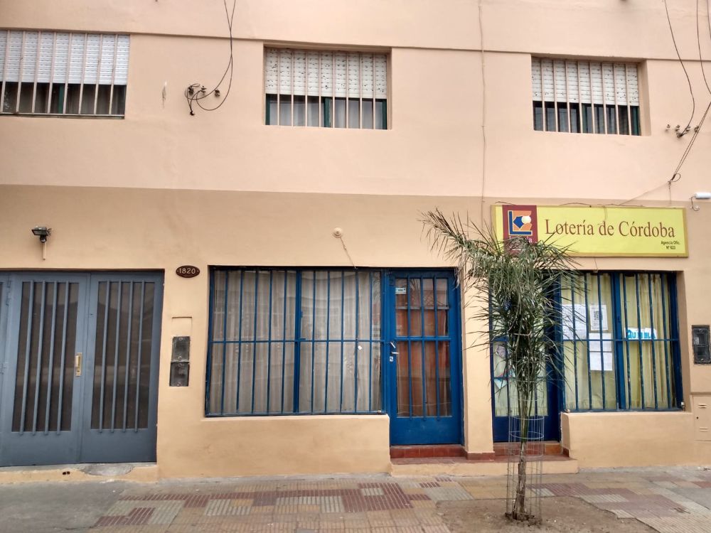 Vendo casa de  habitaciones con galp�n en barrio san mart�n  - Córdoba - Imagen 1